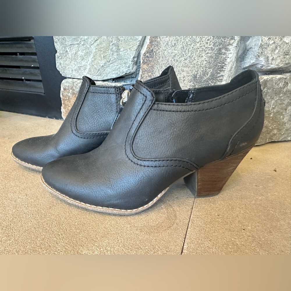 Dr. Scholl’s Women’s Ankle Booties - size 6, black